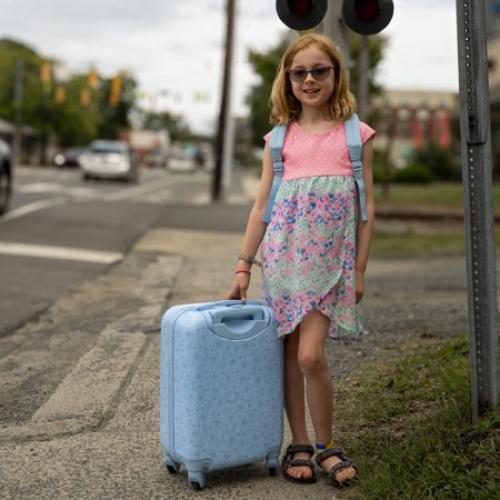 Bluey Kids Luggage  - 18 Luggage Suitcase With Wheels, 13.75