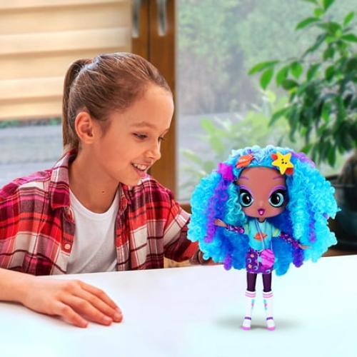 Decora Fashion Girlz 'Celestia' Character 11-inch Poseable Doll: Unleash Your Style & Creativity!