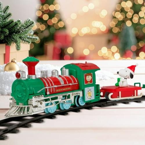 Snoopy Express 12-Piece Christmas Train Set – Holiday Décor Toy by Ruz