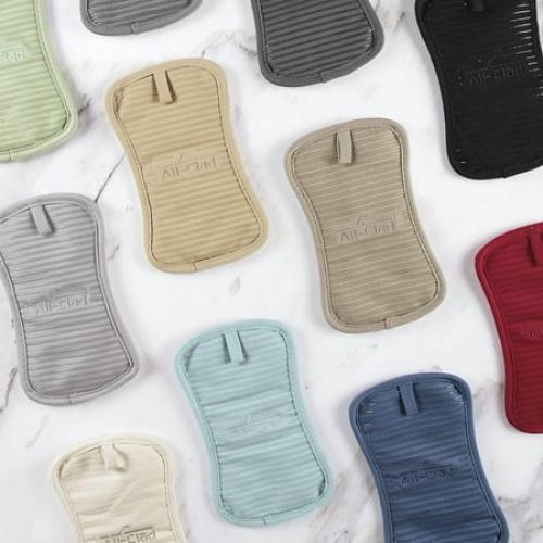 All-Clad Textiles Deluxe Heat and Stain Resistant Pot Holder. Silicone Treated Heavyweight 100-Percent Cotton Twill Hot Pad, Machine Washable, 6-inches by 10-inches, Chili Red 2pk