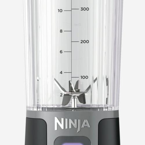 Ninja Blast 16 oz Portable Personal Blender with Leak Proof Lid and Easy Sip Spout, Smoothie Blender, Black BC100BK