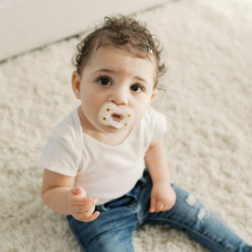 Dr. Brown's Advantage Lightweight One-Piece Silicone Baby Pacifier, Fully Symmetrical Soother, Neutral, 6-18m, BPA Free, 3 Pack