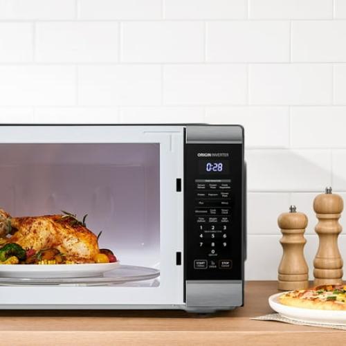 Toshiba 2.2 cu. ft. 24.4'' Microwave Oven in Stainless Steel