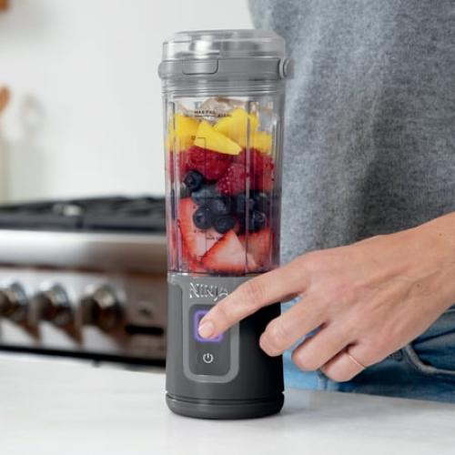 Ninja Blast 16 oz Portable Personal Blender with Leak Proof Lid and Easy Sip Spout, Smoothie Blender, Black BC100BK