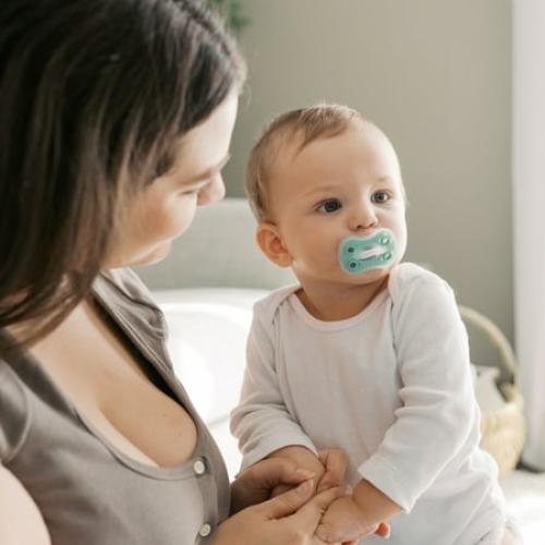 Dr. Brown's Advantage Lightweight One-Piece Silicone Baby Pacifier, Fully Symmetrical Soother, Neutral, 6-18m, BPA Free, 3 Pack