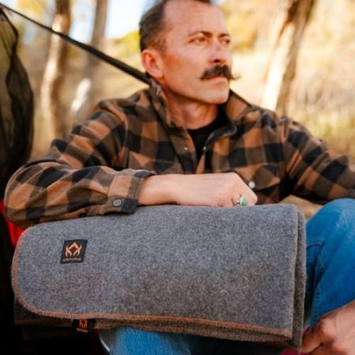 Arcturus Military Wool Blanket - 4.5 lbs, Warm, Thick, Washable, Large 64 x 88 - Great for Camping, Outdoors, Sporting Events, and Survival Kits (chocolate)