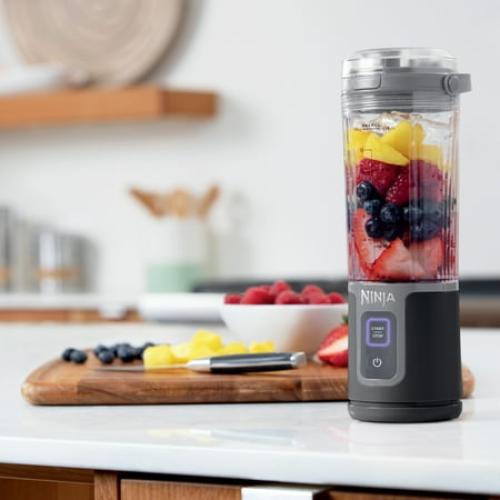 Ninja Blast 16 oz Portable Personal Blender with Leak Proof Lid and Easy Sip Spout, Smoothie Blender, Black BC100BK