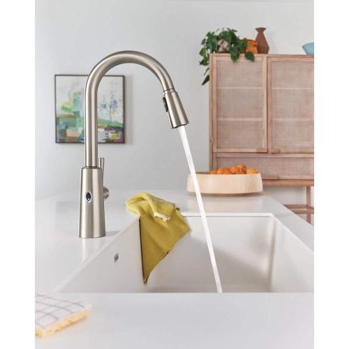 Riley Touchless Single Handle Pull-Down Sprayer Kitchen Faucet in Spot Resist Stainless