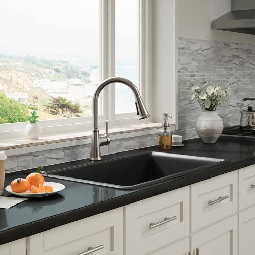 Tyne Single-Handle Pull-Down Sprayer Kitchen Faucet in Vibrant Stainless