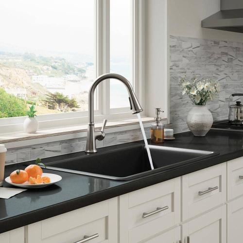 Tyne Single-Handle Pull-Down Sprayer Kitchen Faucet in Vibrant Stainless