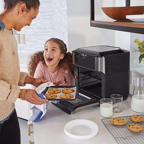 Instant Vortex Plus Black/Silver 10 qt Programmable Digital Air Fryer Oven