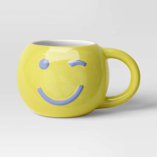 16.5oz Earthenware Figural Wink/Smiley Face Mug - Room Essentials™ 4pk