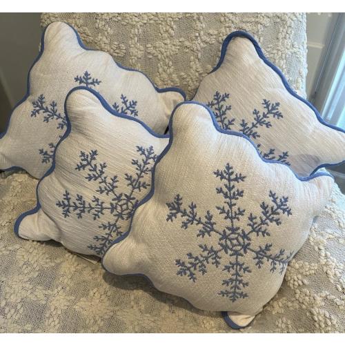 Threshold Set of 4 White Blue Snowflake Blue Scalloped Trim Pillows  18x18 NWT