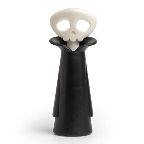 Ototo 4pc Spookelier Wine Saver Pump and Stoppers Plastic Wine Kit Black