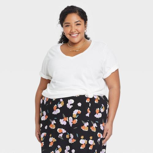 Size 1X Women's Short Sleeve V-Neck T-Shirt - Ava & Viv™ White
