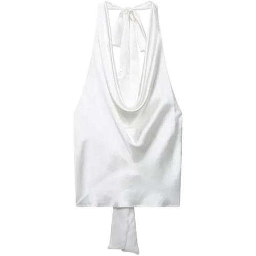 Size XS.....Women's blouse size Xs with closed neck or and back out