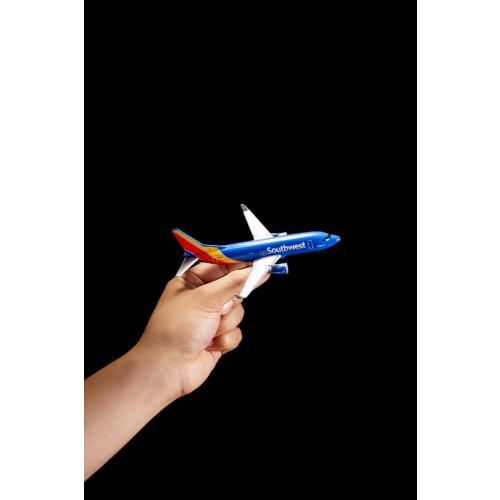Daron Toy Airplane – Southwest Airlines – Die-Cast Metal Model Airplane Toy with Plastic Parts for Kids Ages 3