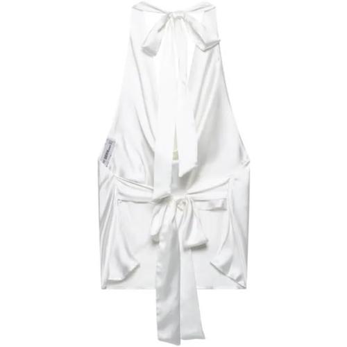 Size XS.....Women's blouse size Xs with closed neck or and back out