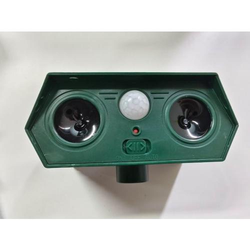 1 Pack Ultrasonic Cat Repellent Outdoor for Yard, Waterproof Skunks Deterrent with Motion Sensor, Solar Animal Repeller Effective Deterrent Dogs,Raccoons,Deer,Squirrels