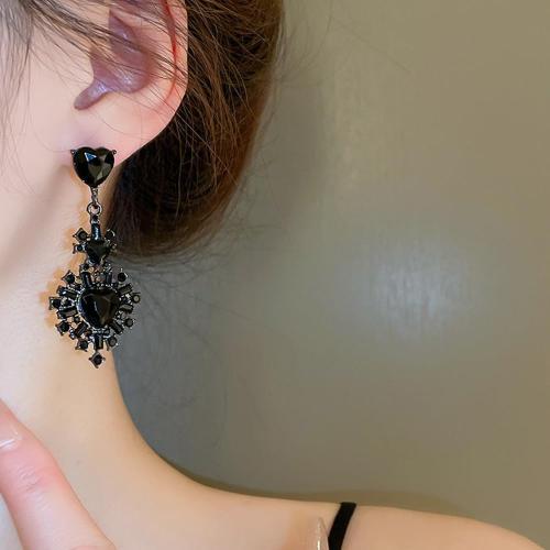 Xerling Black Rhinestones Heart Earrings Gothic Black Crystal Heart-shaped Earrings for Women