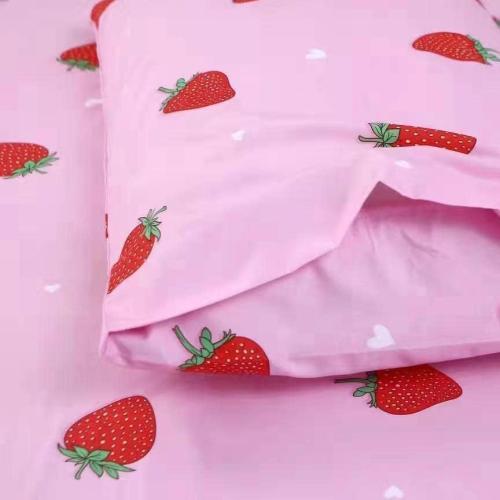 SDY 4PCS Strawberry Bedding Sheets,Queen Size Red and Pink Strawberry Print Sheet Set with 1 Kawaii Top Flat Sheet   1 Deep Pocket Fitted Sheet   2 Pillowcases for Teen Girls