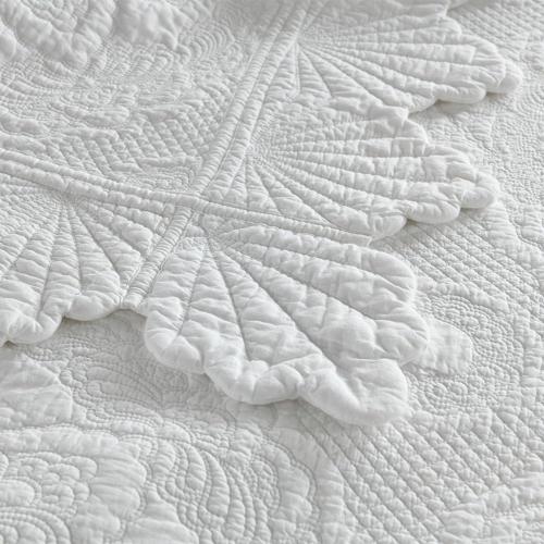 Cotton Quilt Bedding Set Reversible Lightweight Coverlet for All Seasons, 3 Pieces Embossed Floral Solid White Bedspread with Ruffled Edge, King Size