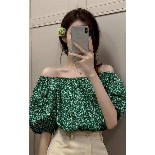 SizeM...KoHaL'S....onelength top Sweet and Slim Shortsleeved Shirt