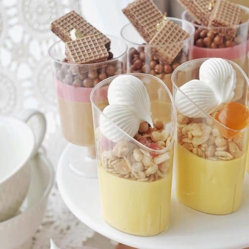 mwellewm 50 Packs Mini Dessert Cups with Spoons, Clear Plastic Dessert Parfait Cups for Parties, Dessert Shooters Fruit Ice Cream Pudding Appetizer Cups