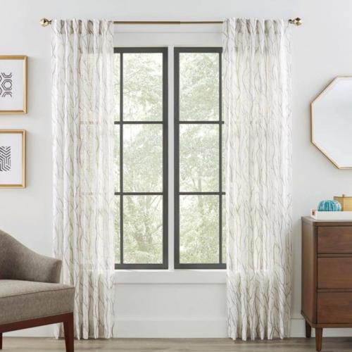 Kenny 28in x 48in curtain rod