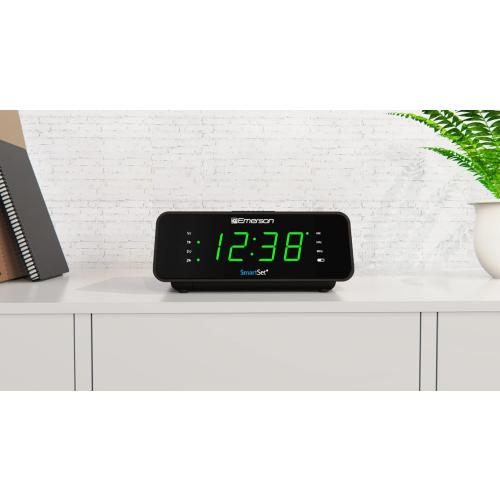 Emerson SmartSet Dual Alarm Clock Radio with AM/FM Radio, Dimmer, Sleep Timer and .9 LED Display, CKS1900