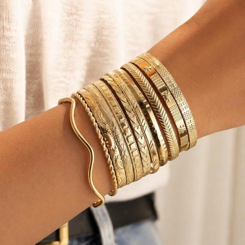 KISS WIFE Gold Open Cuff Bracelet Set for Women, Stackable Adjustable Bangle Set, Gold Tone Chunky Minimalist Layered Bracelets for Daily Wear Party Gift