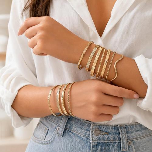 KISS WIFE Gold Open Cuff Bracelet Set for Women, Stackable Adjustable Bangle Set, Gold Tone Chunky Minimalist Layered Bracelets for Daily Wear Party Gift