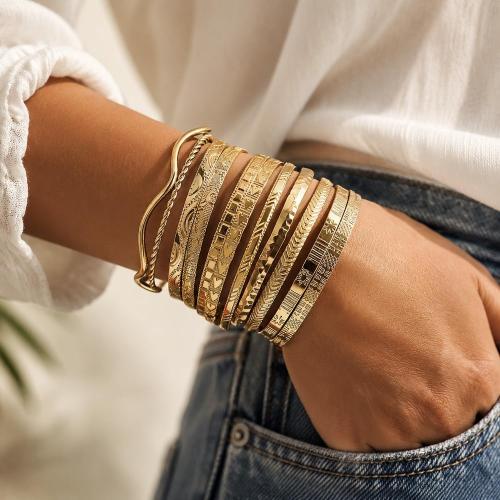 KISS WIFE Gold Open Cuff Bracelet Set for Women, Stackable Adjustable Bangle Set, Gold Tone Chunky Minimalist Layered Bracelets for Daily Wear Party Gift