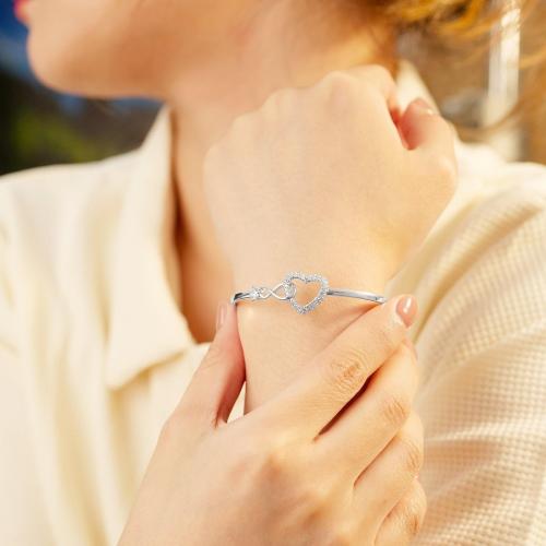 VIRAGIL Unique Granddaughter Infinity Heart Bracelet, Thoughtful Gift from Grandma Grandpa, Perfect for Holidays, Birthdays, Milestones, or Special Family Gatherings