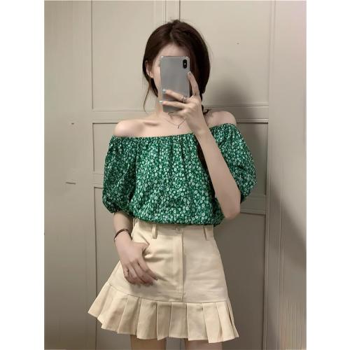 SizeM...KoHaL'S....onelength top Sweet and Slim Shortsleeved Shirt