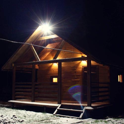 CINOTON LED Barn Light, Dusk to Dawn Outdoor Lighting, 42W 4950LM 5000K Daylight, Exterior Security Flood Light with Photocell, UL Listed, IP65 Waterproof Outside Area Fixture for Yard, Silver 1 Pack