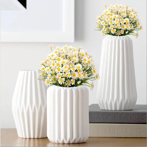 Artificial Daisies Outdoor Artificial Flowers,8 Bundles UV Resistant Fake Flowers Outdoor Plastic Flowers Shrubs for Indoor Outside Garden Porch Window Box Home Decor(White)