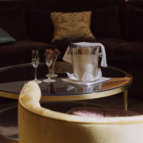 24 Inch Round Glass Table Top 1/4 Thick Flat Polish Edge Tempered by Fab Glass and Mirror