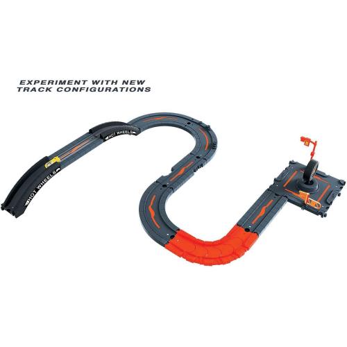 Hot Wheels City Track Pack, 10 Piece Set Includes Track Base & Various Track Pieces to Build a Cityscape, with 1 Hot Wheels Car, Connects to Other Sets, Gift for Kids 4 Years & Up