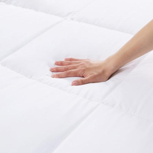 Amazon Basics White Down Alternative Comforter and Duvet Insert with Corner Tabs (90x102 In, All-Season)