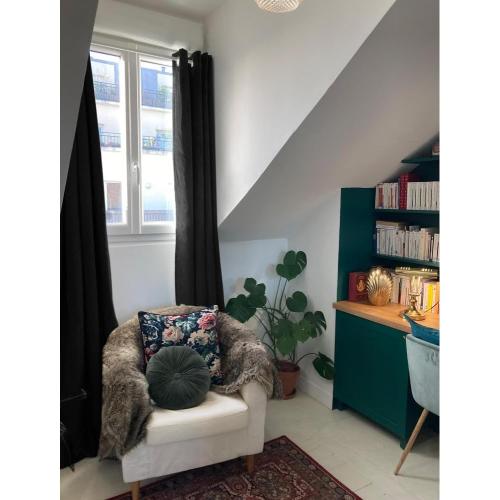 blackout corithnas of black color