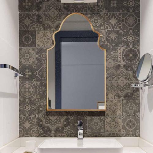 Size 70 x100 cm Mirror Simple Bathroom Mirror Bedroom Vanity Mirror Special-Shaped Makeup Mirror Bathroom Wall-Mounted Mirror Retro Entrance Mirror (Color : A Size : 70 * 100CM)