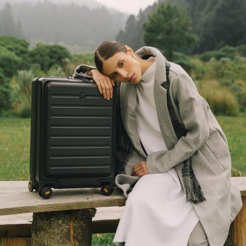 LEVEL8 Carry On Luggage with Compartment, 20 Inch Lightweight Hard Shell Rolling Suitcase with Wheels Airline Approved with Front Pocket, Double Tsa Locks, Grey