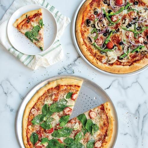 Nordic Ware Naturals 16 Air Crisp Perforated Aluminum Pizza Pan, Set of 2 ‼️scratches on the item‼️