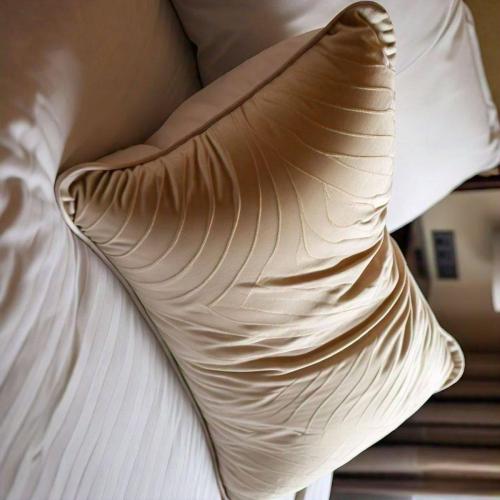 50/50 Goose Feather Down Queen Pillows 20x30 Inch Medium Support with 100% Cotton Shell – 2 Pack(Standard (Pack of 2))