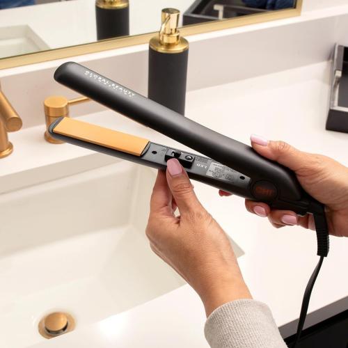 CHI Original Ceramic Flat Iron, Straightener For A Smooth Finish, Ceramic Floating Plates, Quick Heat Up, Analog On/Off Switch, 1 Black