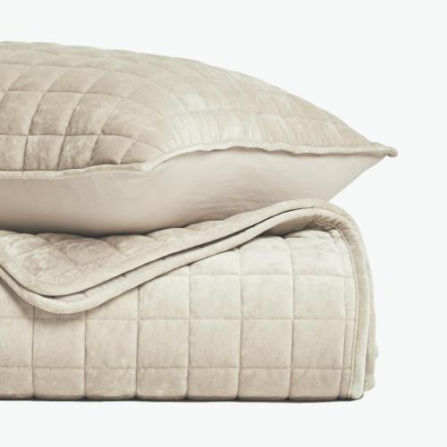 RECYCO Luxury Velvet Quilt Set King Size Bedding Sets, Ultra Soft Velvet Comforter Set, Lightweight Channel Box Stitch Oversized Bedspread Coverlet for All Season, with 2 Shams, Beige