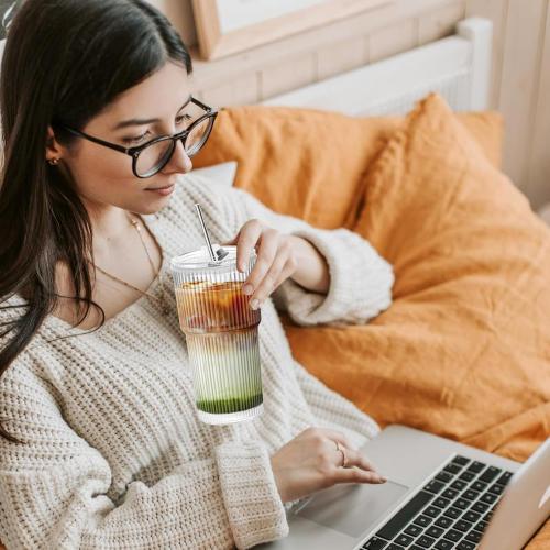 Iced Coffee Cups with Lids and Straws, 20 OZ Glass Tumbler with Straw and Lid, Clear Ribbed Glass Cups Reusable to Go Coffee Tumbler for Matcha, Smoothie, Cocktail,Latte, 4 Pcs MISSING ACCESSORIES