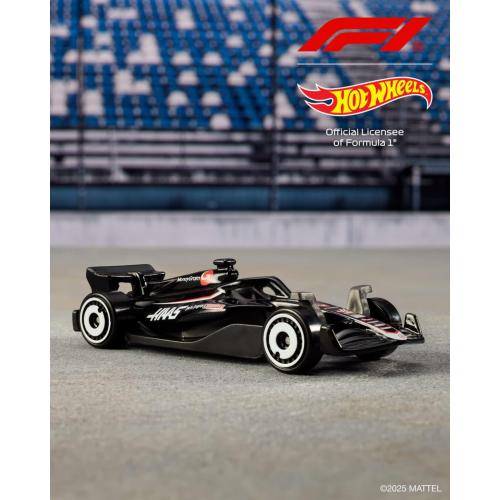 Hot Wheels Toy Cars Formula 1 5-Pack, Set of 5 1:64 Scale Die-Cast Vehicles Featuring F1 Racing Team Decos, Collectible Race Cars