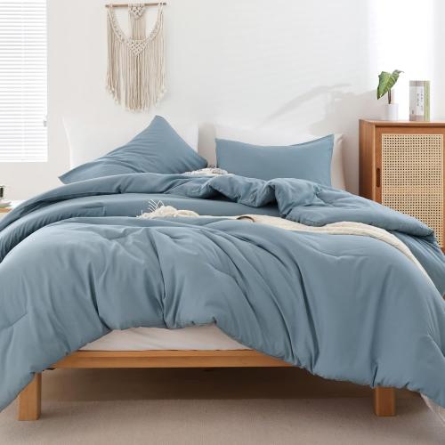 ROSGONIA Oversized King Comforter Dusty Blue, 3pcs (1 Boho Comforter & 2 Pillowcases) Lightweight Oversized King Size Comforter Sets Bedding Blanket